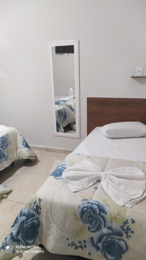 Pousada Quarto Com Tv,Ar,Frigobar,Wifi E Garagem أباريسيدا المظهر الخارجي الصورة